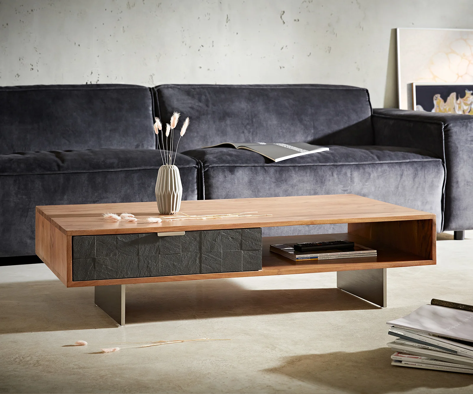 Konferenční stolek Teele 115×60 cm akácie přírodní břidlice 2 zásuvkové přihrádky podnož závěsná nerezová ocel