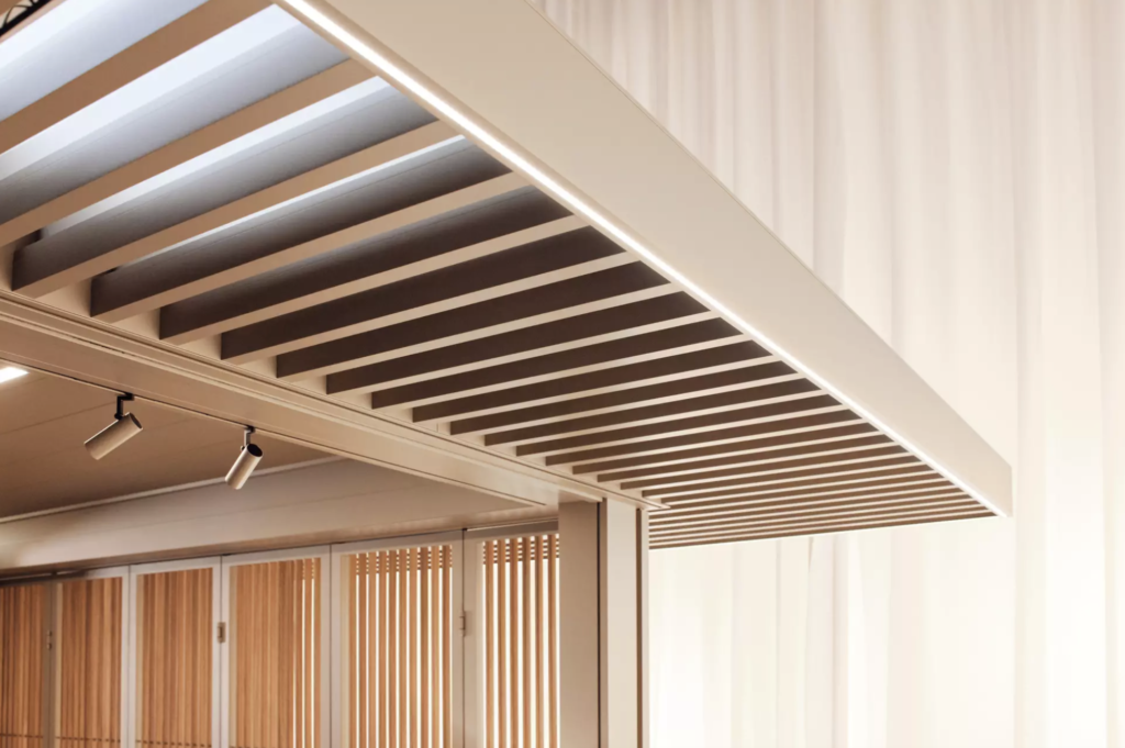 Bioklimatická pergola, osvětlení, Amani Renson