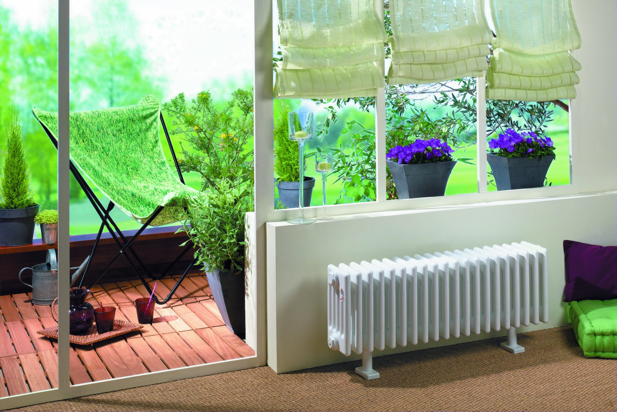 Zehnder_RAD_Charleston-Plinth-EL_living_white