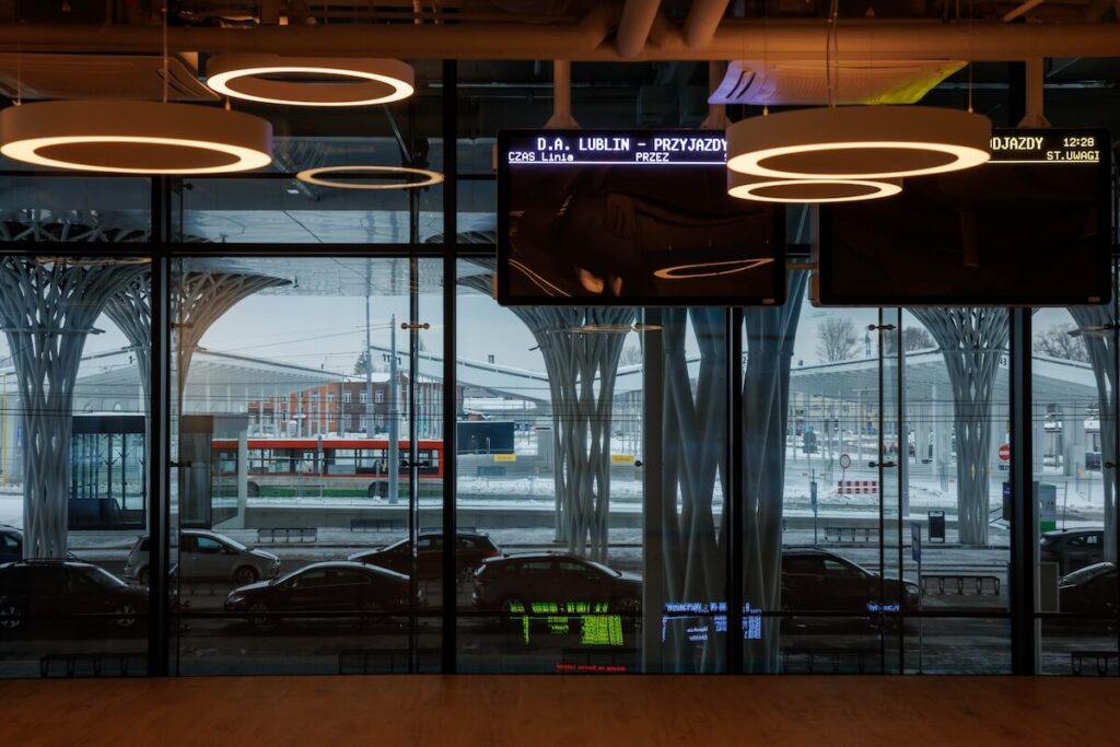 Metropolitní nádraží Lublin Polsko Tremend Studio