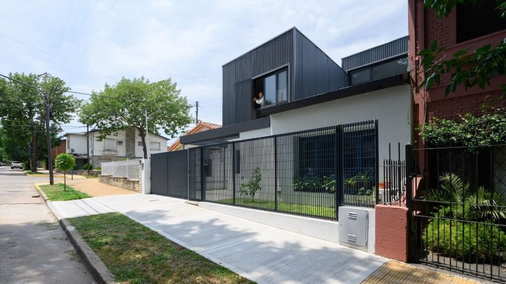 Vivienda SyS in La Lucila, Argentina by DRM estudio + RA-ARQ