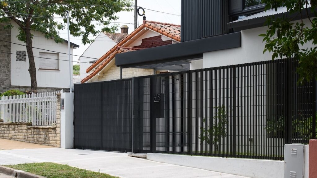 Vivienda SyS in La Lucila, Argentina by DRM estudio + RA-ARQ