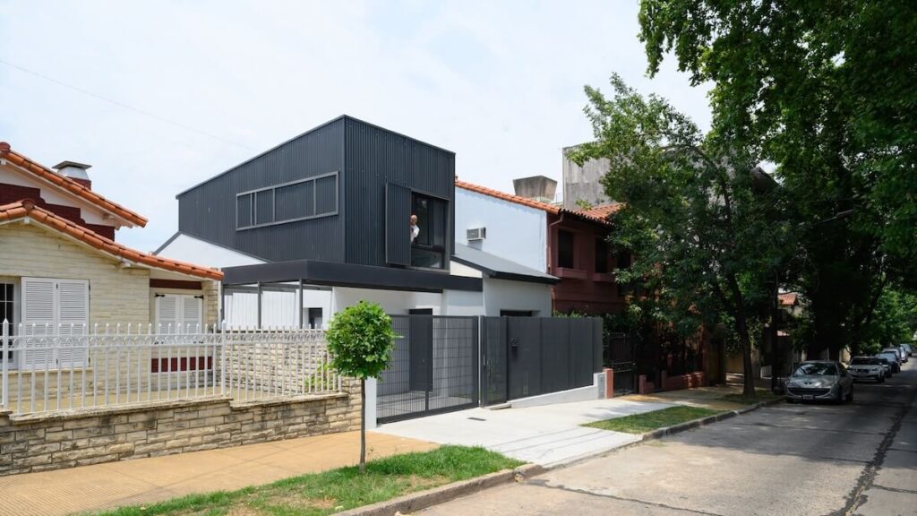 Vivienda SyS in La Lucila, Argentina by DRM estudio + RA-ARQ