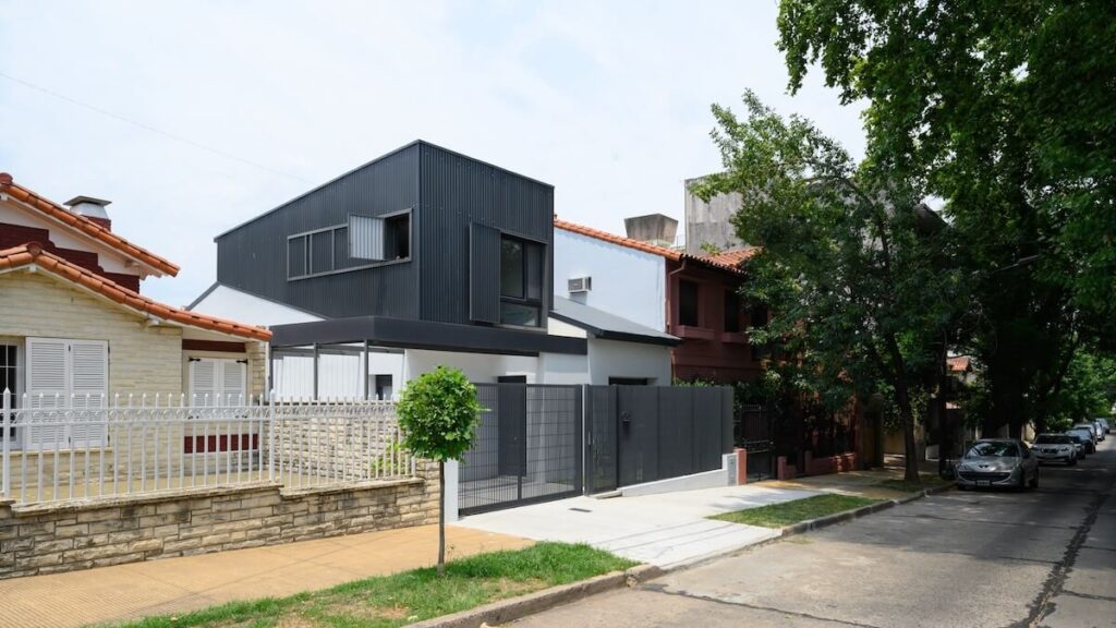 Vivienda SyS in La Lucila, Argentina by DRM estudio + RA-ARQ