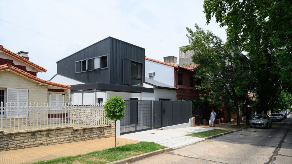 Vivienda SyS in La Lucila, Argentina by DRM estudio + RA-ARQ