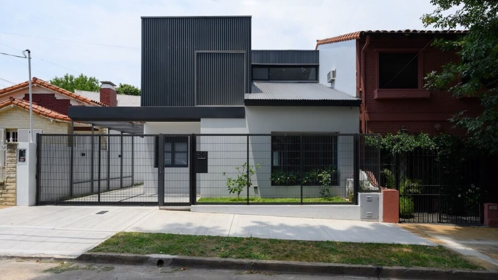 Vivienda SyS in La Lucila, Argentina by DRM estudio + RA-ARQ