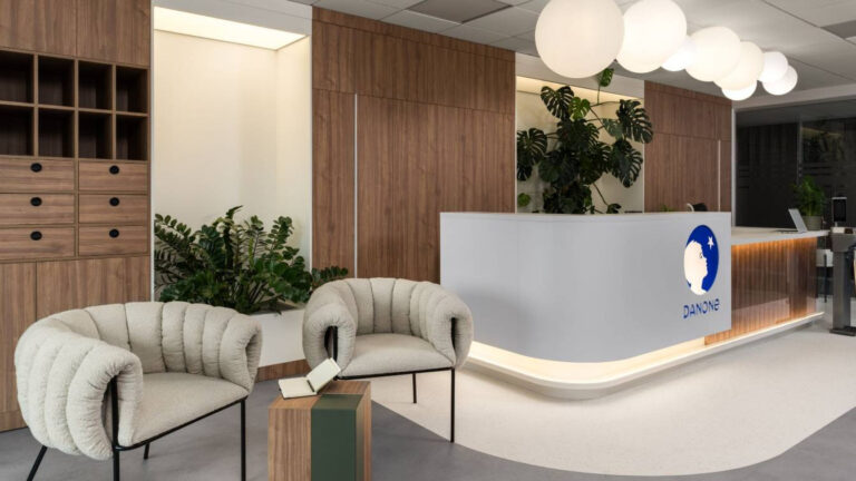 Kancelář mezinárodní potravinářské společnosti Danone - Posílení značky a hodnot společnosti prostřednictvím designu její kanceláře