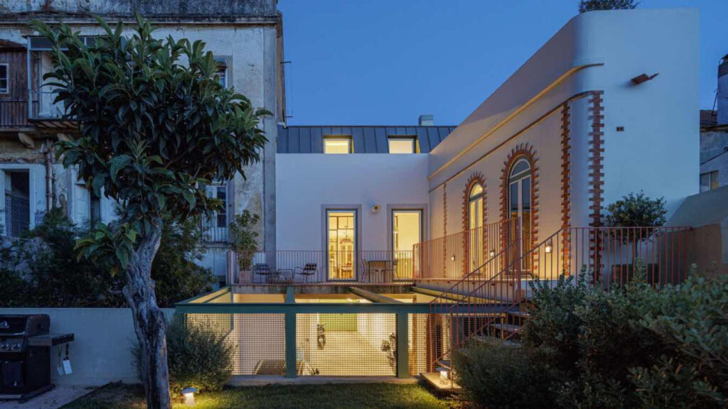 Rekonstrukce domu v zahradě