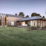 Dům, vila, obložená dřevem, zahrada