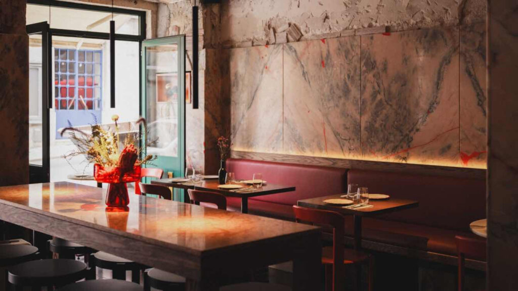 Bar bricolage, dům postavený z improvizovaných materiálů