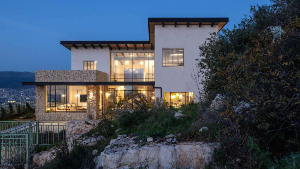 Rodinný dům, industriální okna.