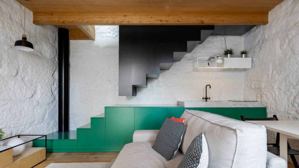 Malý dům rekonstrukce interiér, schodiště na míru