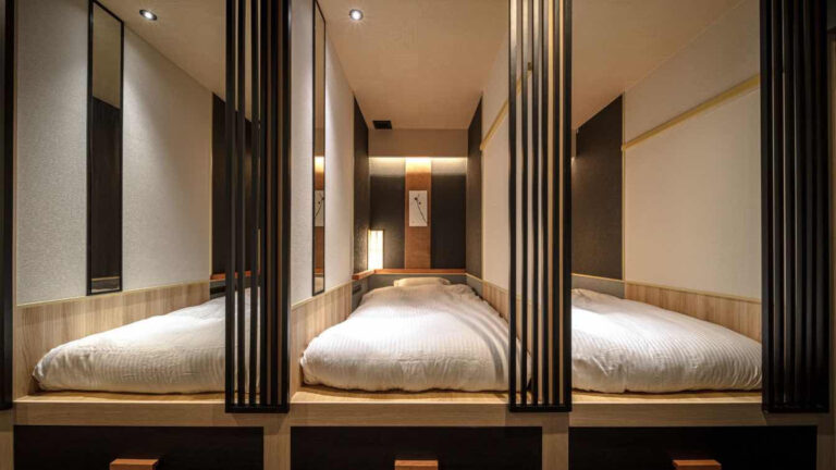 Kapslový hotel jako zenová čajovna